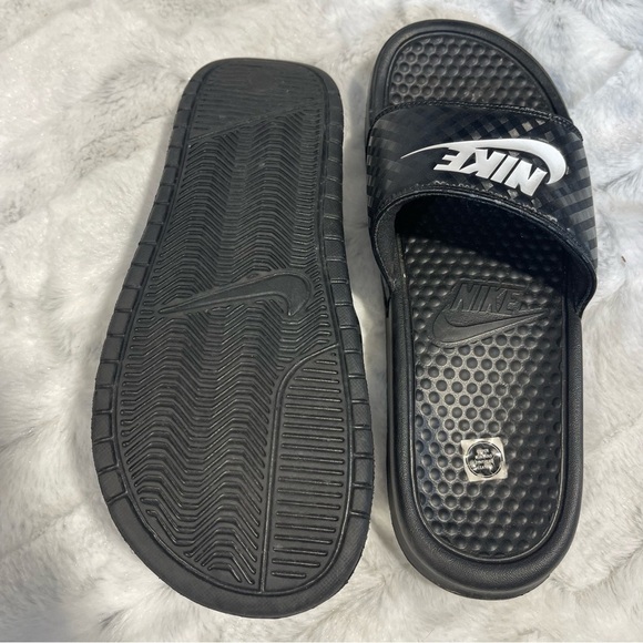 Nike Black Slide Sandals with White Logo mens 9 - Picture 6 of 6